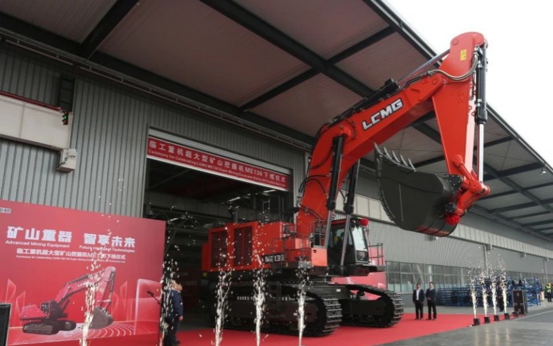 ME136 mining excavator has officially rolled off the production line! 